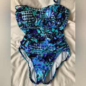 Size 16 Miraclesuit. No labels. Tummy control and underwire